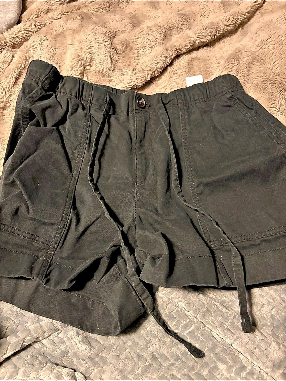 Banana Republic High-Rise Utility Short Cargo Shorts in Black Size Small